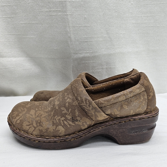 Born BOC Brown Embossed Floral Pattern Suede Clogs Women's Size 9 M/W - Picture 8 of 10